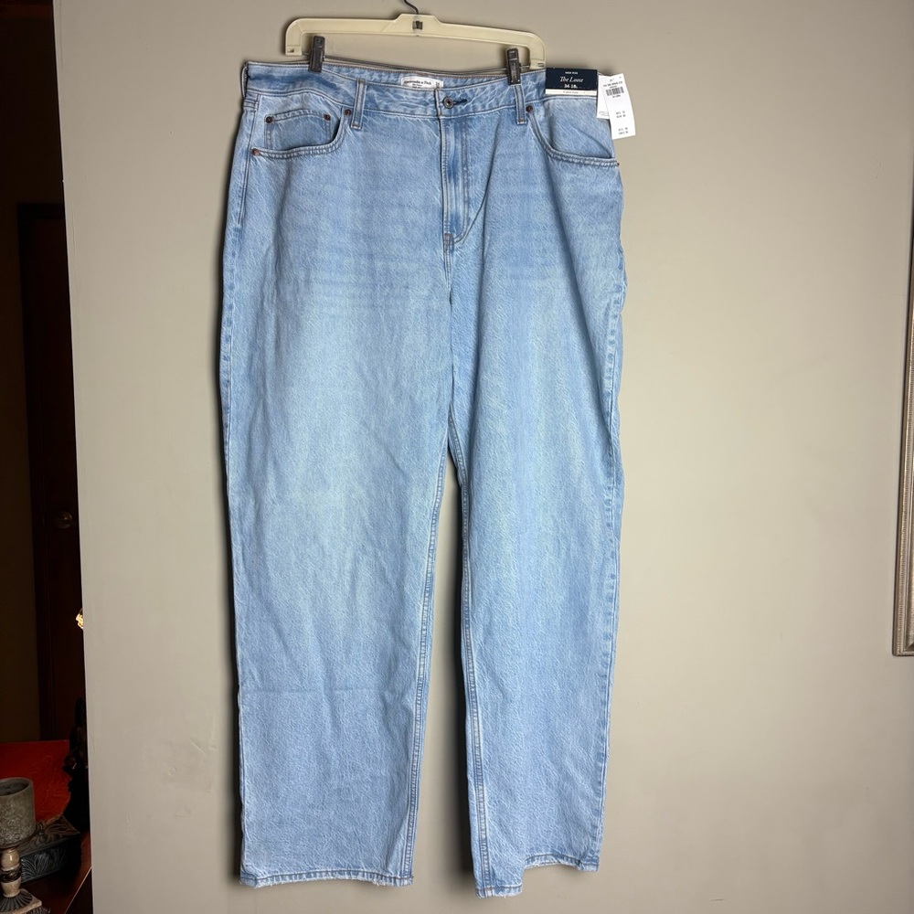 NWT Abercrombie and Fitch Curve Love High Rise Loose Jeans Size 34 Long - Picture 4 of 15